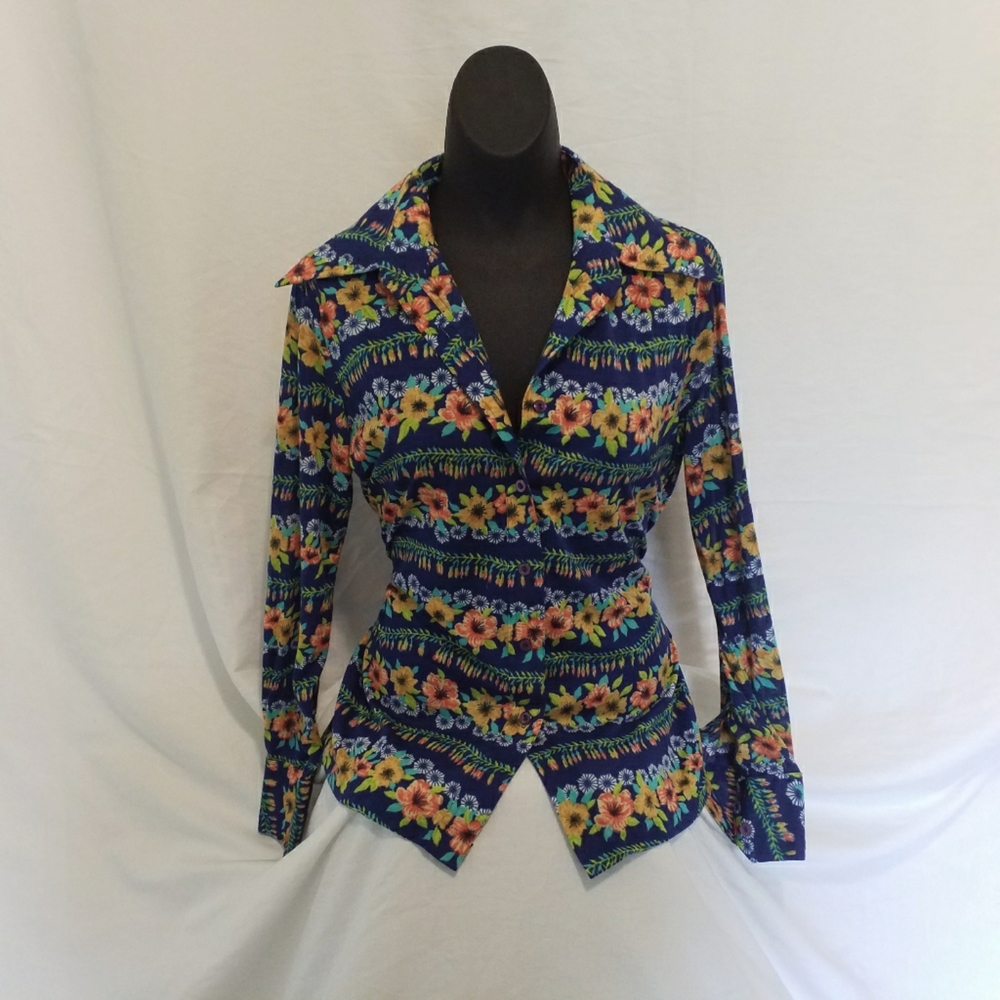 Vintage, Retro, 1970s, Tropical Flowered Button Down Womens Blouse. Size: Small